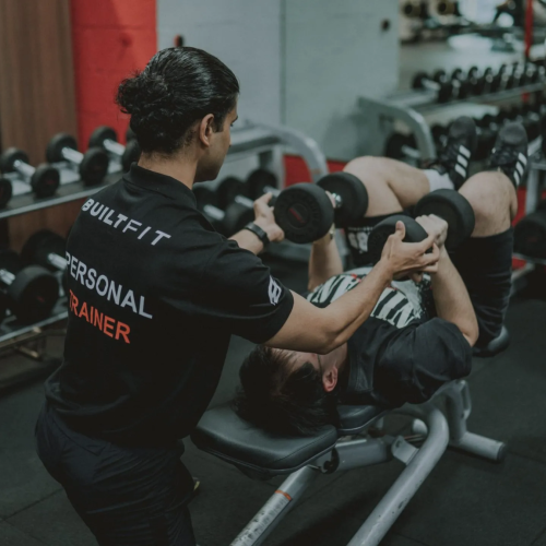 Comparison of personal training and gym membership options in Dubai
